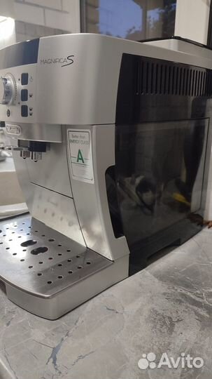 Кофемашина delonghi magnifica s