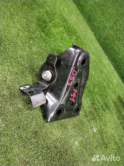 Крепление балки подвески Citroen Ds3 EB2DT 1.2 I