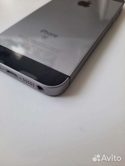 iPhone SE, 32 ГБ