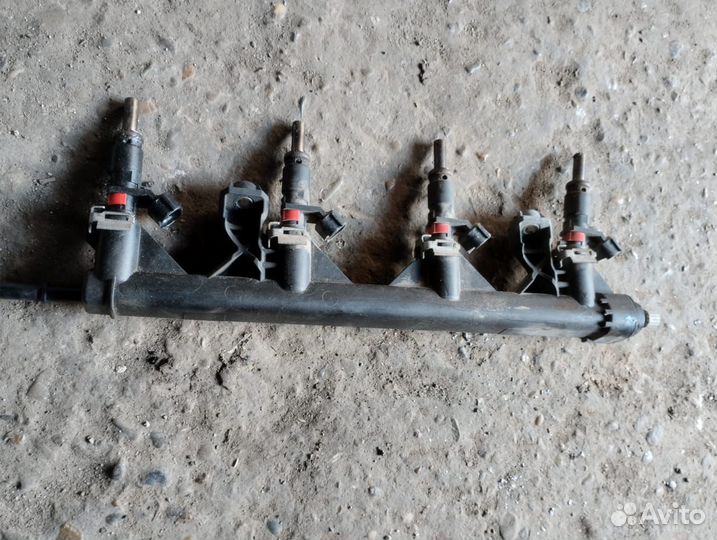 Топливная рампа Peugeot 308