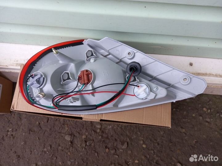 Фонарь задний правый KIA Spectra