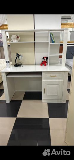 Письменный стол