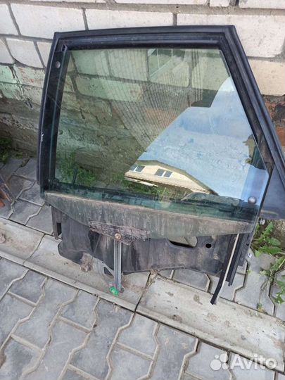 Задний левый стеклоподъёмник Ауди 80, 90