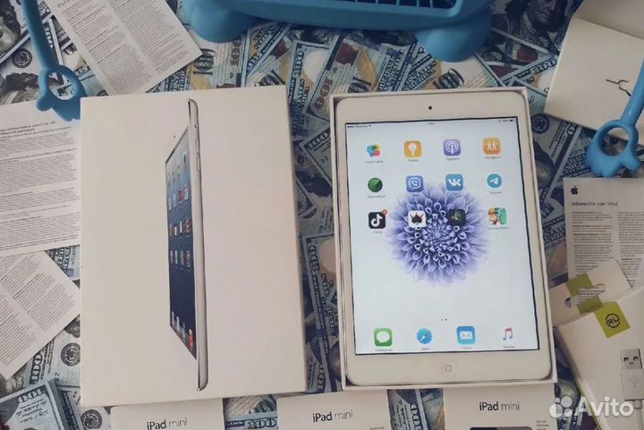 iPad mini с сим картой с зарядкой в комплекте