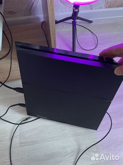 Продам ps4 на 500 гб, 2 джостика