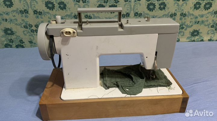 Швейная машинка чайка 134а оверлок