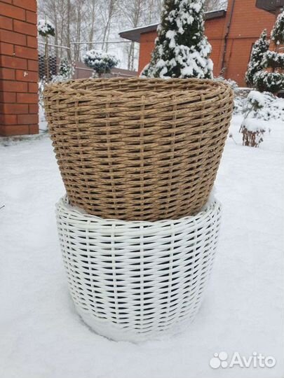 Кашпо из искусственного ротанга