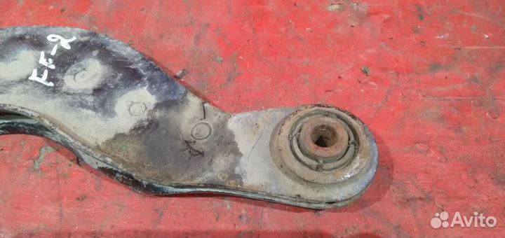 Форд фокус 2 рычаг задний верхний серповидный