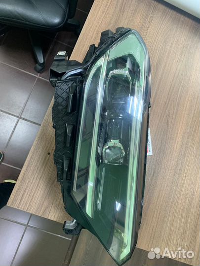 Фара правая Volkswagen Polo