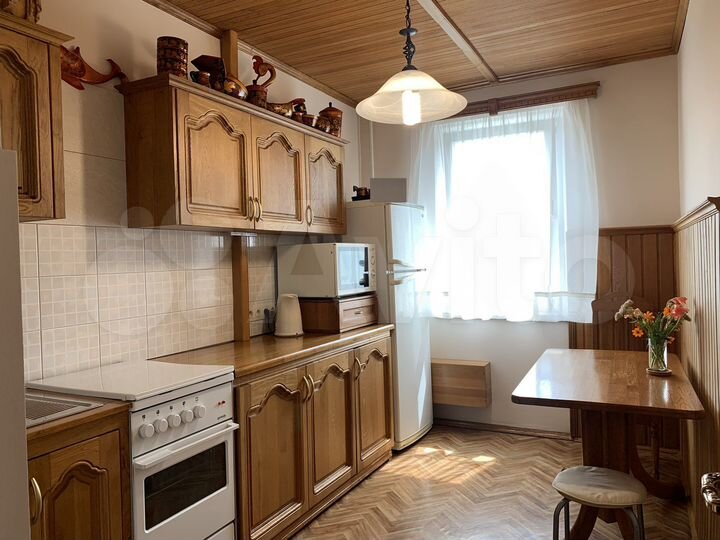 2-к. квартира, 64 м², 4/9 эт.
