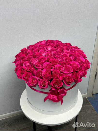 Розы в шляпной коробке