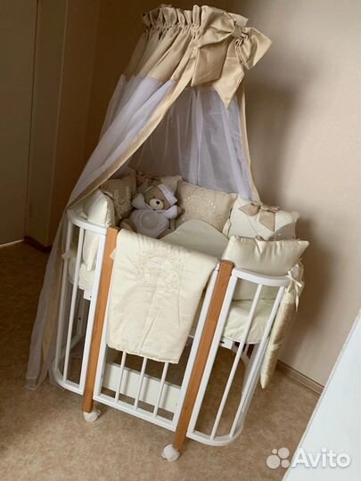 Детская кроватка с маятником