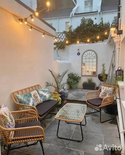 Зеркало окно в золотой раме. Неоренессанс