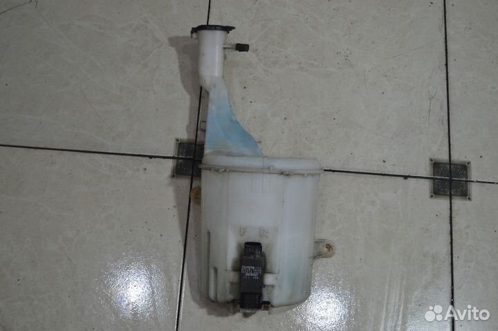 Бачок омывателя Toyota Yaris