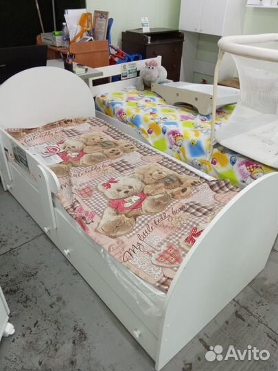 Кроватка детская с ящиками Одинарная 1700-800