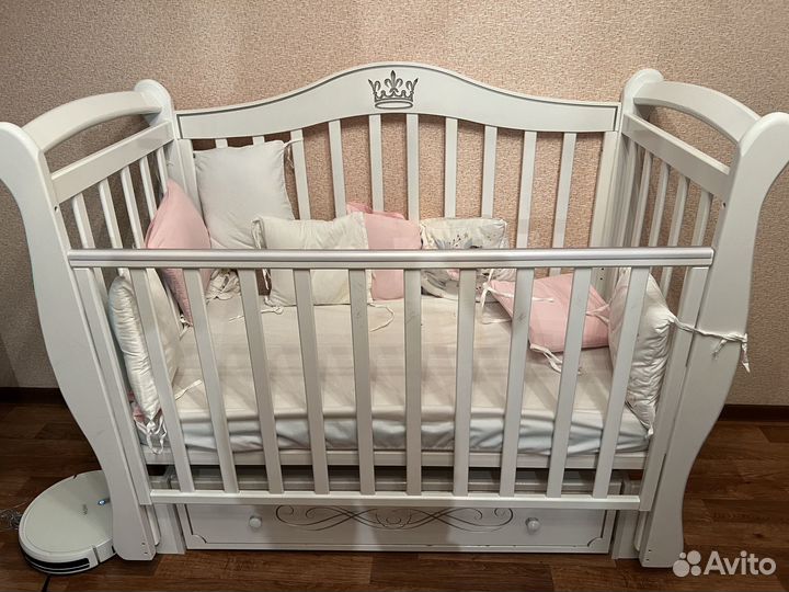 Кровать с маятником