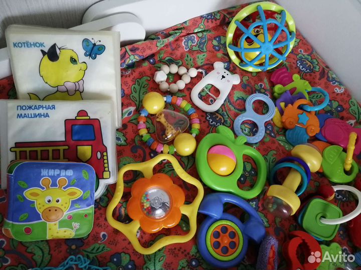 Погремушки,посуда, мелочи для малыша пакетом