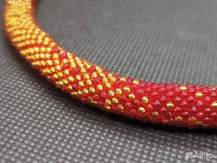 Колье жгут из бисера