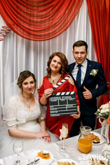 Ведущая на торжество