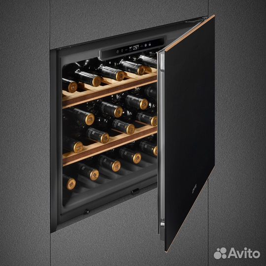 Встраиваемый винный шкаф Smeg cvi621nr3