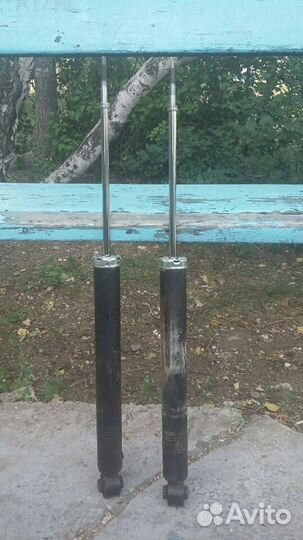 Задние оригинальные стойки Nissan Juke F15