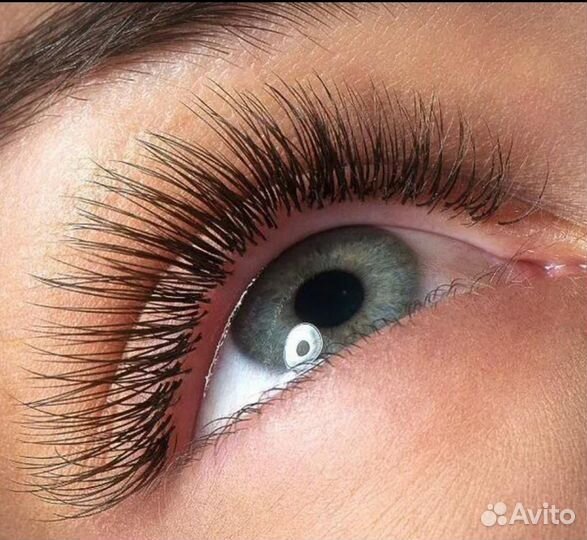 Мастер по наращиванию ресниц