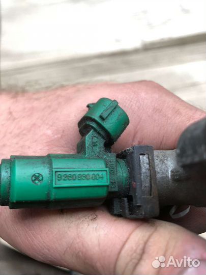 Форсунка топливная. Hyundai Santa Fe 1. Двиг. 2.7