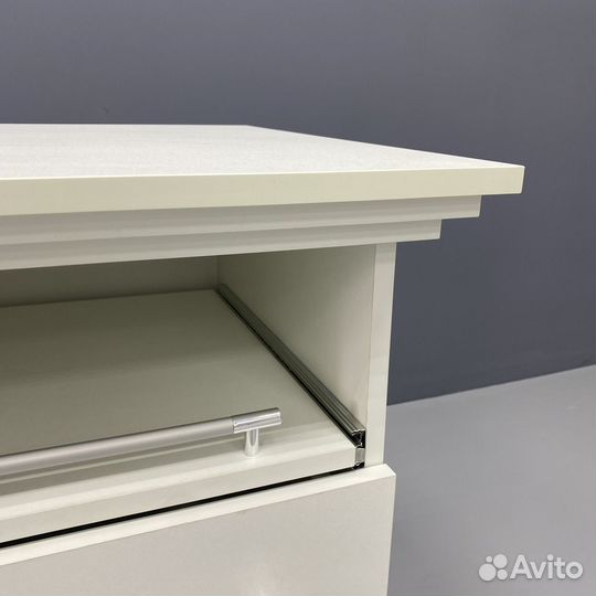 Стол для маникюра с ящиками