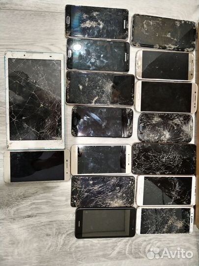 Телефоны на запчасти или под восстановление