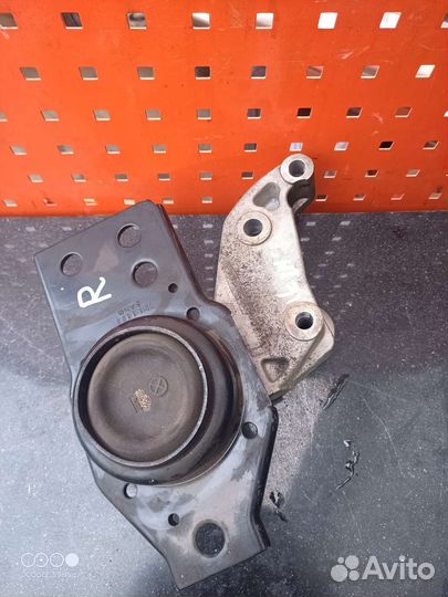 Опора двигателя Nissan x-trail t 31