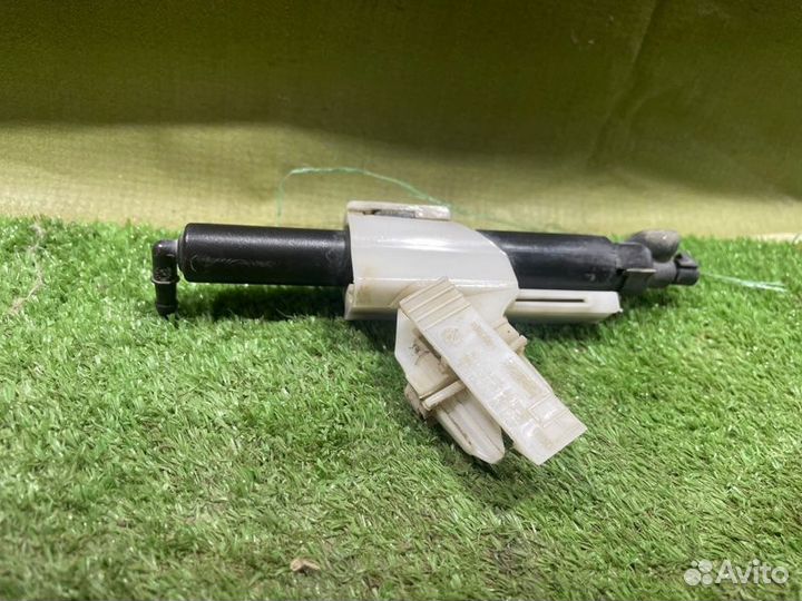 Форсунка омывателя фар передняя левая Ford Mondeo