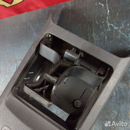 Задняя консоль Volkswagen Golf 5