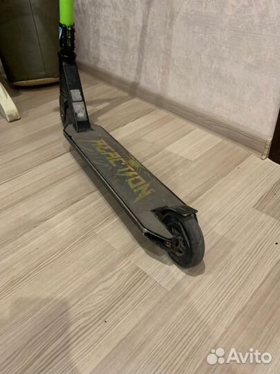 Трюковой самокат reaction