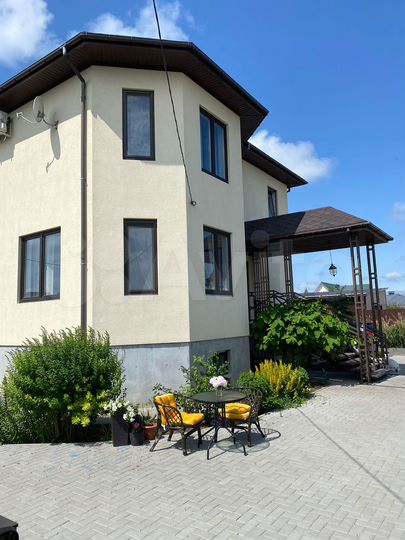 Коттедж 330 м² на участке 10 сот.