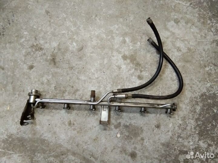 Топливная рампа Мерседес W202 2.8