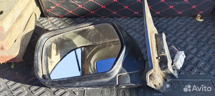 Продам зеркало на Mitsubishi Airtrek