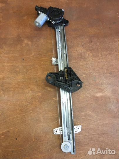 Стеклоподъемник передний правый Honda Vezel RU2