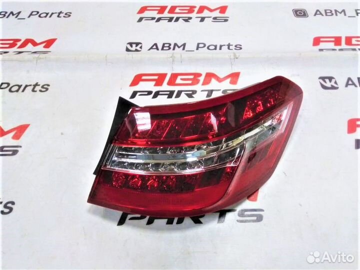 Задний правый фонарь Mercedes W212 до рест