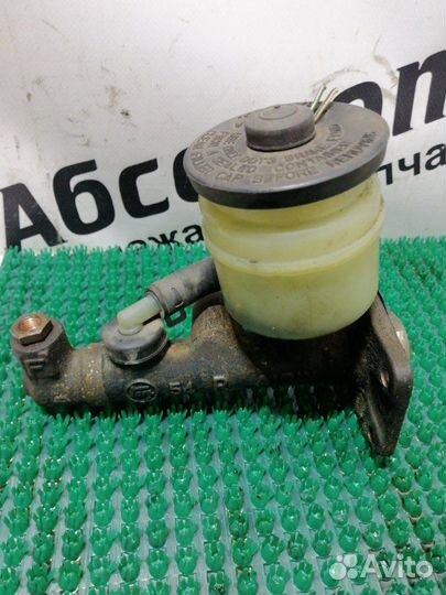 Главный тормозной цилиндр Toyota Hilux LN61 2L