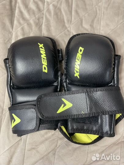 Боксерские перчатки 300 и защита 300