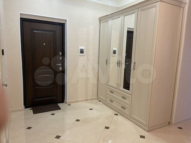 2-к. квартира, 80,4 м², 2/8 эт.