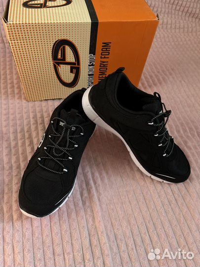 Кроссовки новые женские 41