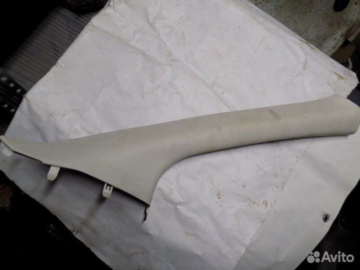 Обшивка стойки Focus III 2011