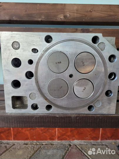 Головка блока цилиндров с клапанами