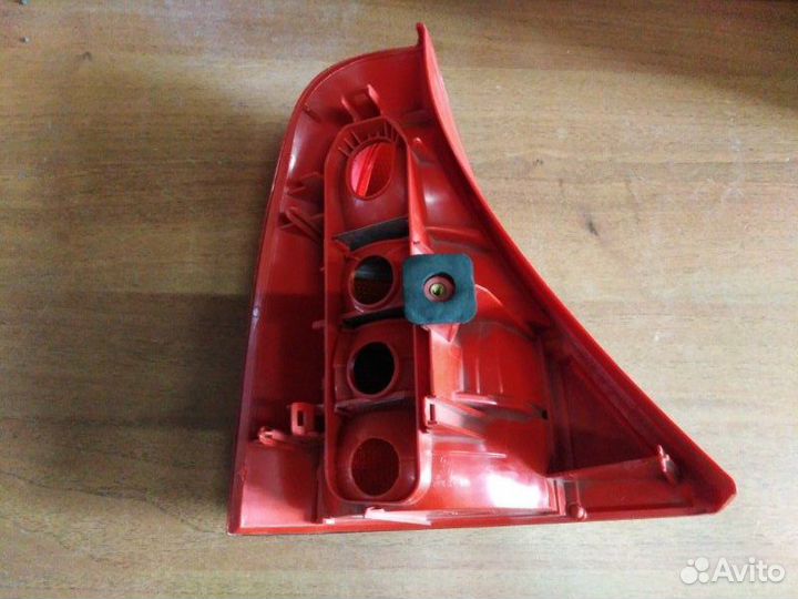 Фонарь внешний задний правый Renault Clio 2001