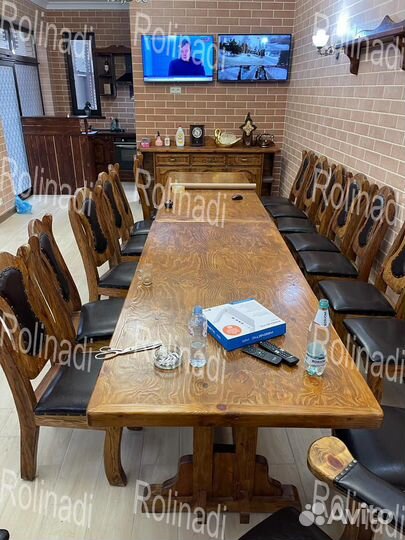 Стол и стулья