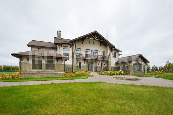 Дом 1250 м² на участке 50 сот.