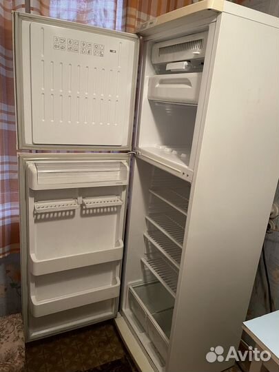 Холодильник Stinol No Frost