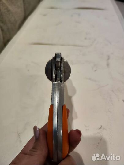 Игрушка пистолет - револьвер под пистоны