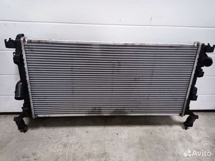 Радиатор охлаждения 1.5 дизель Renault Laguna 3